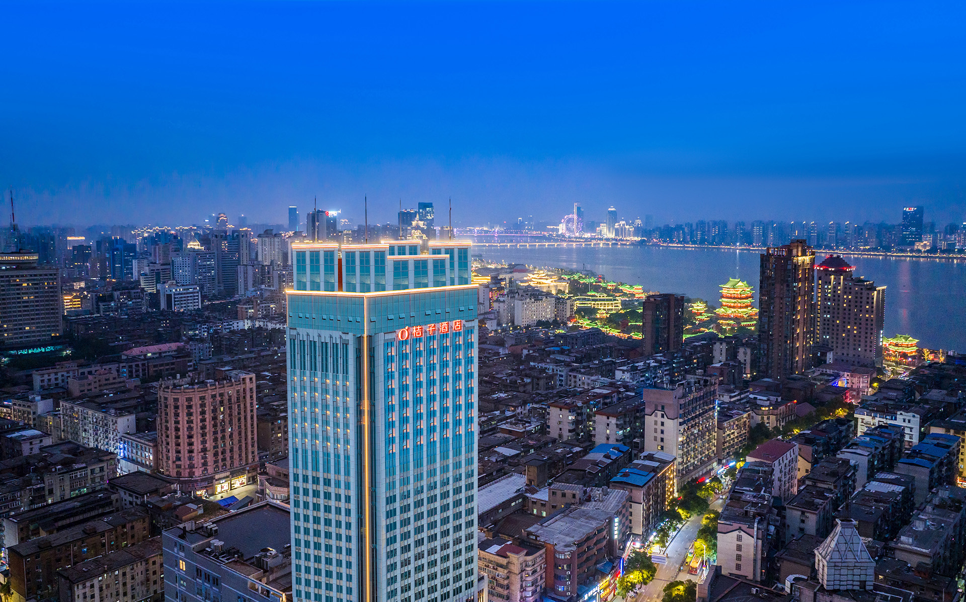 华住集团  | 桔子酒店 